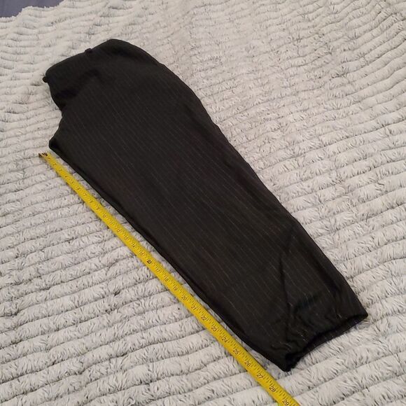 Black and white pinstripe pleated Michael Kors pants size 4. - Picture 11 of 11